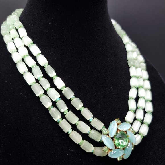 Vintage 1950s Satin Glass Beaded Necklace With Green Rhinestone Floral Clasp - Picture 7 of 7